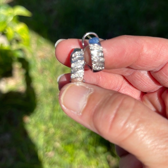 14K white Gold & Genuine Diamond Earrings! - Picture 2 of 5